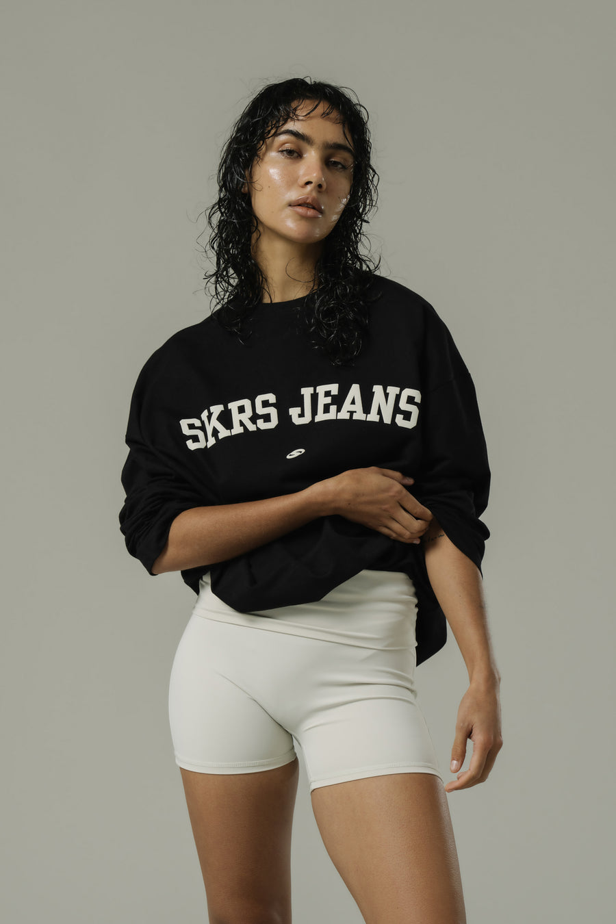 SKRS JEANS Surf Tee in Carbon