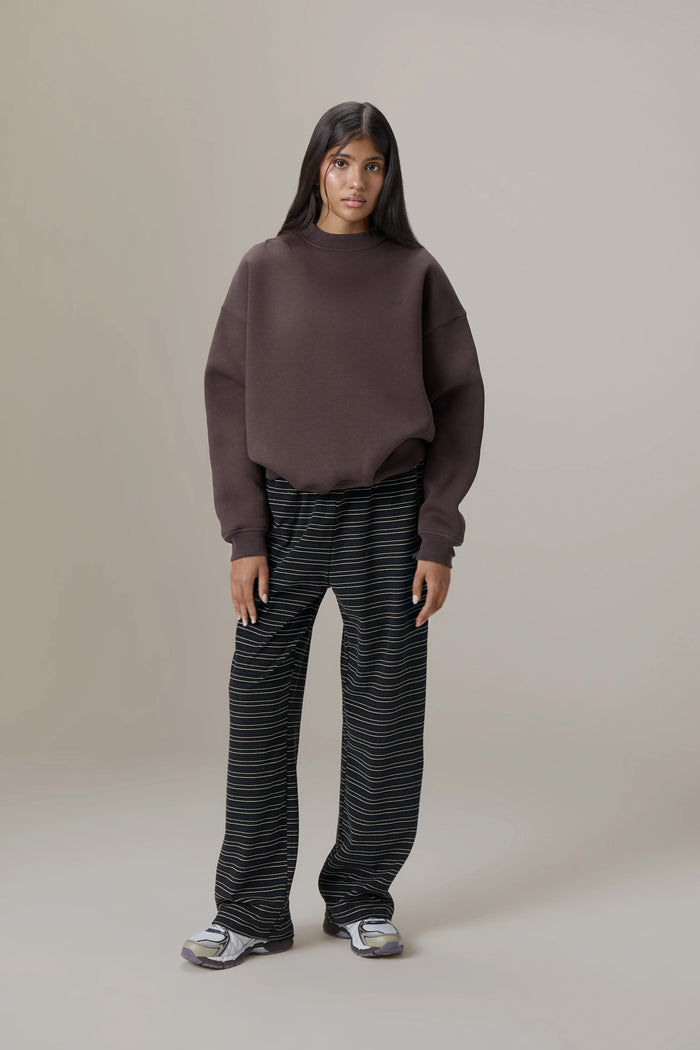 Seekers Classic Sweatshirt in Brown