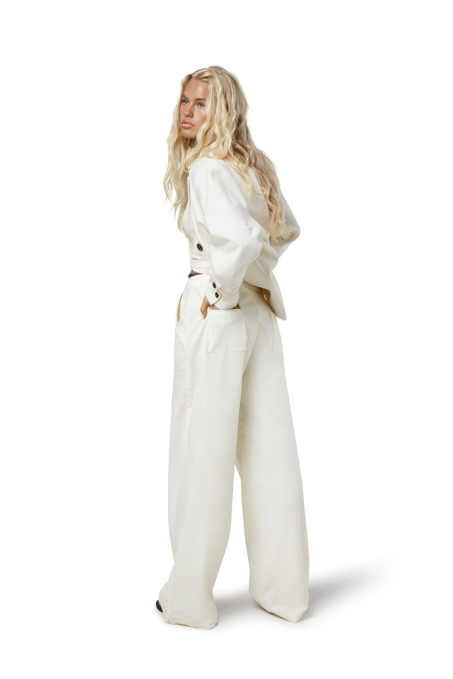 Frankie Boxy Linen Blazer in Cream
