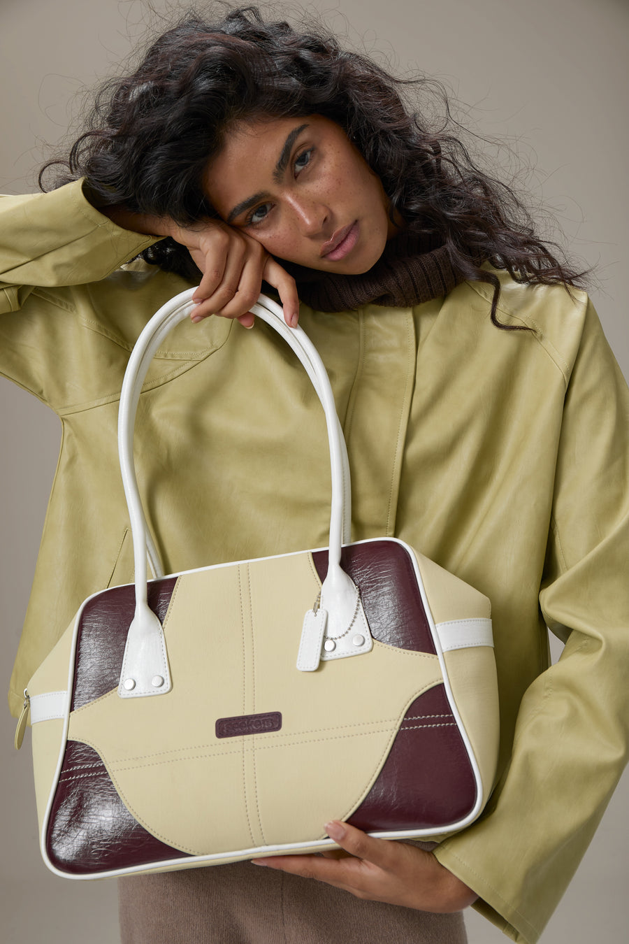 Kitty Shoulder Bowling Bag in Multi Apple