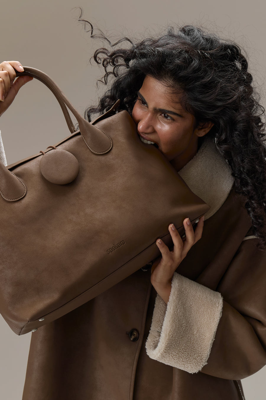 Tully Button Carryall Bag in Brown Bear