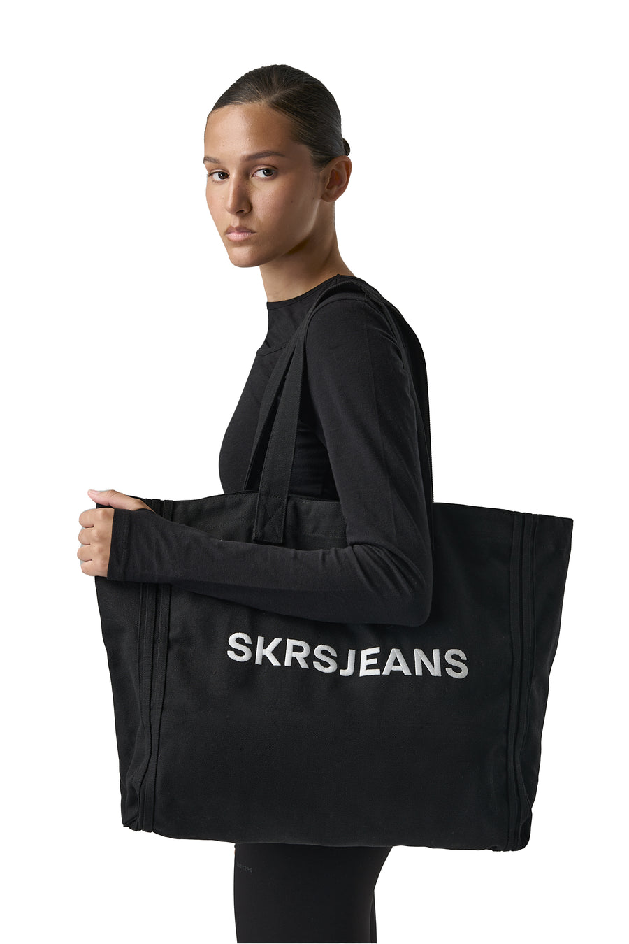 SKRS Tote in Road