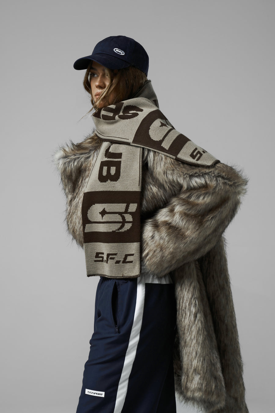 FANCLUB Scarf in Brown